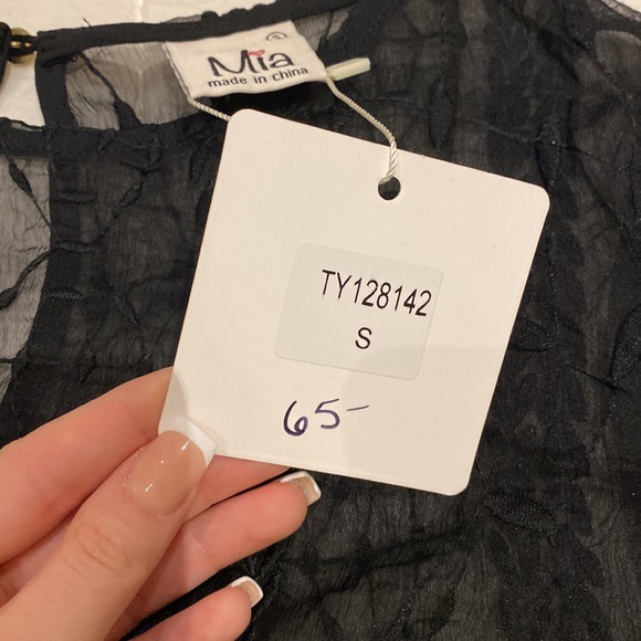 Lace Cropped Blouse - Picture 4 of 8